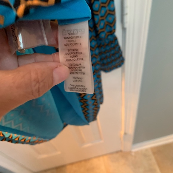 Calvin Klein Blouse you don’t want to pass up - Picture 8 of 9